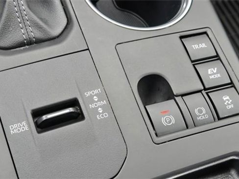 Certified 2024 Toyota Highlander XLE image 19