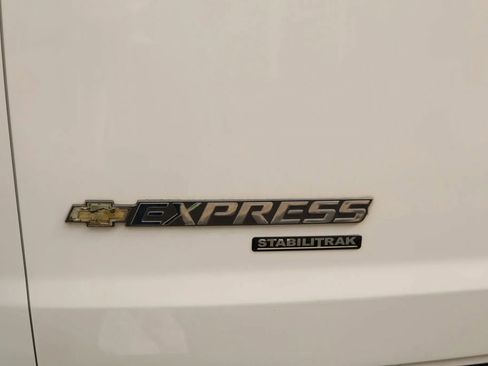 Used 2013 Chevrolet Express 2500 image 9