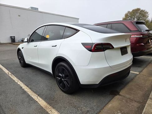Used 2024 Tesla Model Y Long Range image 7