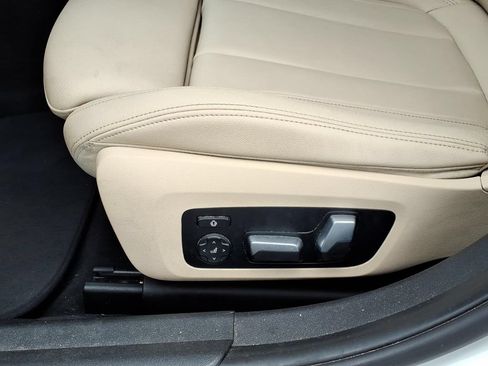 Used 2020 BMW 330i Sedan w/ Convenience Package RWD image 25