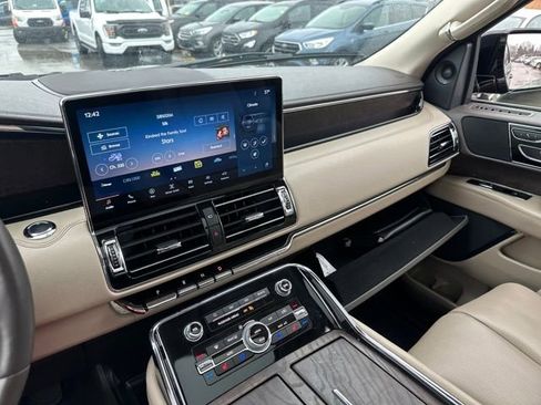 Used 2024 Lincoln Navigator Premiere image 55