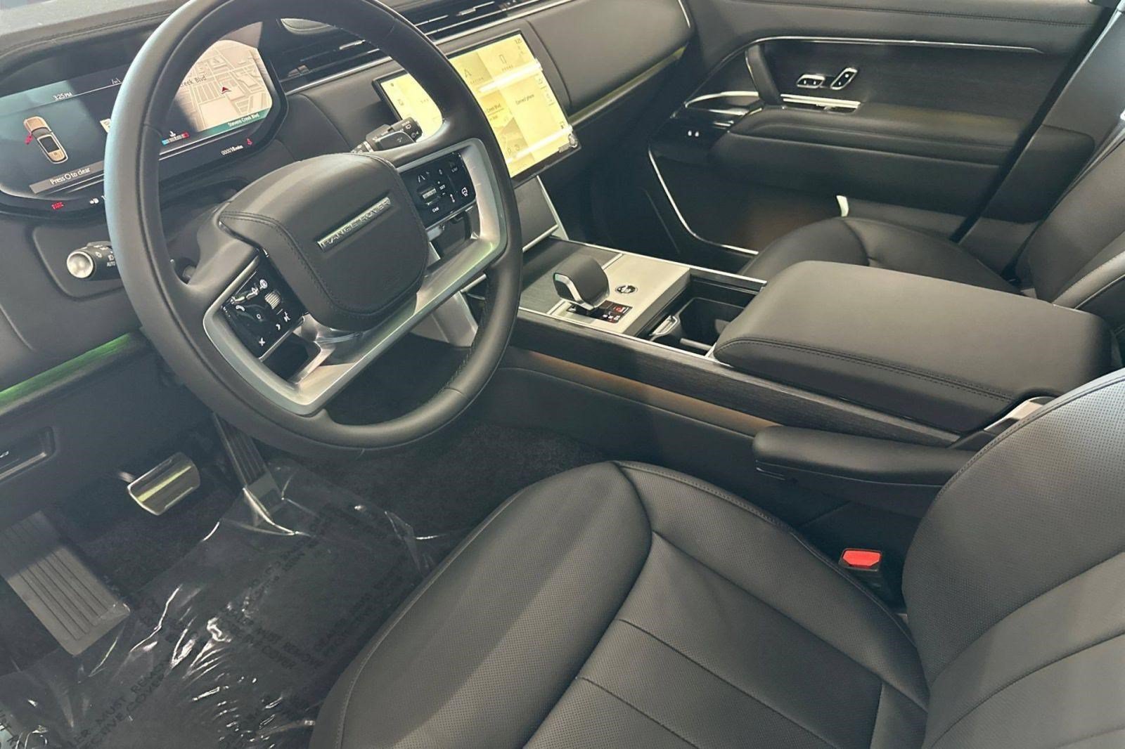 New 2026 Land Rover Range Rover Long Wheelbase SE AWD/4WD image 4