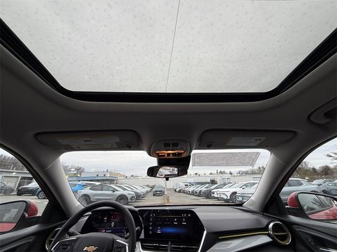 New 2026 Chevrolet Trax LT w/ Sunroof Package image 21