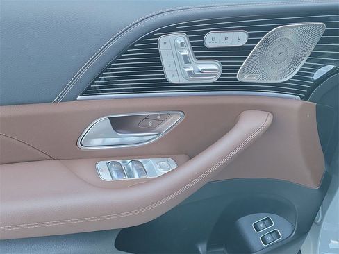 Used 2025 Mercedes-Benz GLE 450e 4MATIC image 24