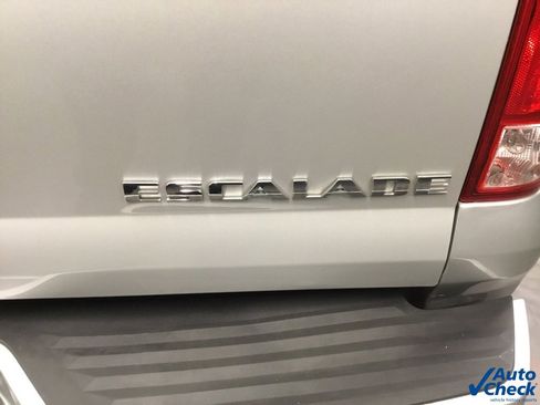 Used 2011 Cadillac Escalade EXT Luxury image 22