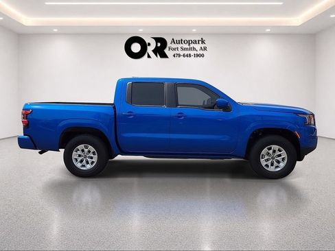 Used 2024 Nissan Frontier SV AWD/4WD image 6