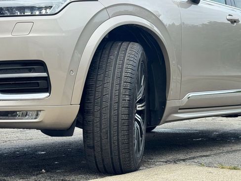 Used 2023 Volvo XC90 B5 Plus image 12