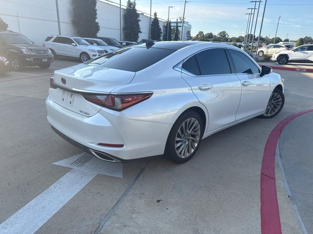 Used 2019 Lexus ES 350 Ultra Luxury w/ Accessory Package 2 FWD image 2