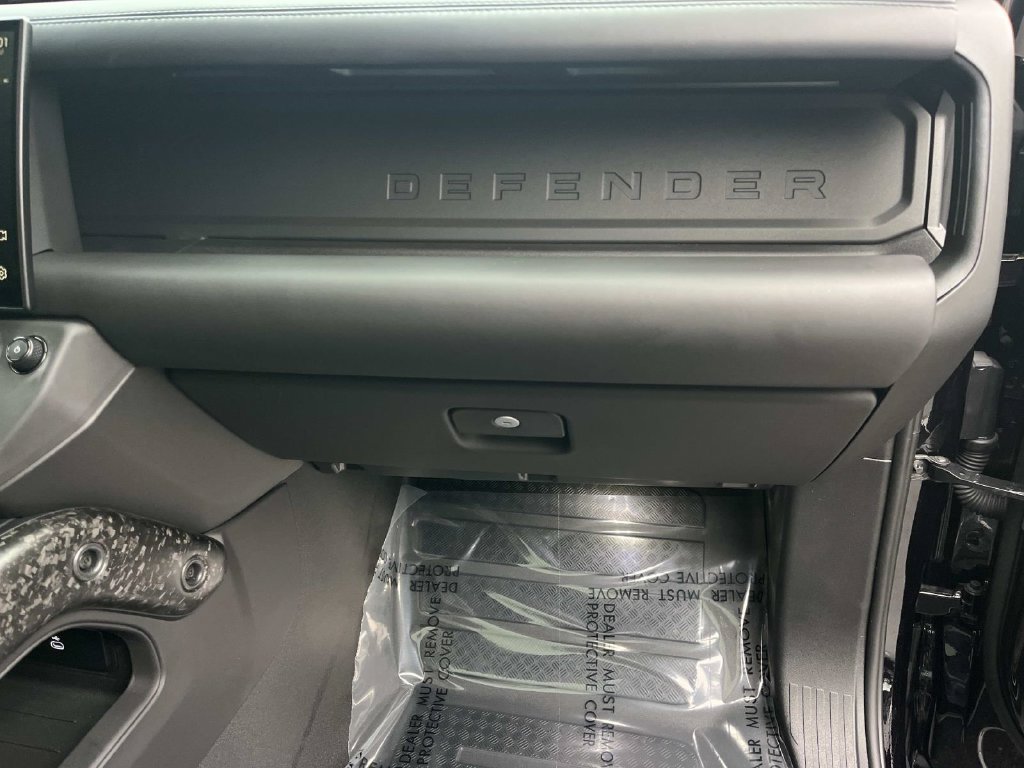 Certified 2026 Land Rover Defender 110 OCTA AWD/4WD image 27