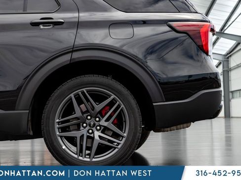Used 2025 Ford Explorer ST-Line w/ ST-Line Street Pack AWD/4WD image 30