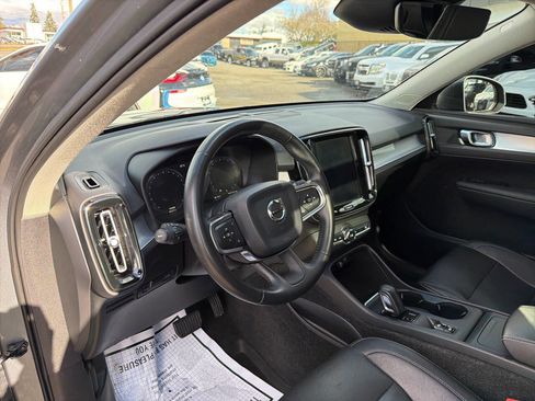 Used 2019 Volvo XC40 T5 Momentum image 33