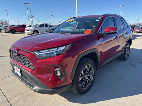 Used 2022 Toyota RAV4 XLE Premium image 28