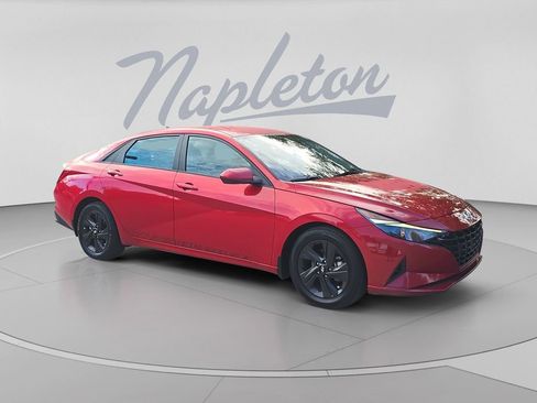 Used 2022 Hyundai Elantra SEL FWD image 3