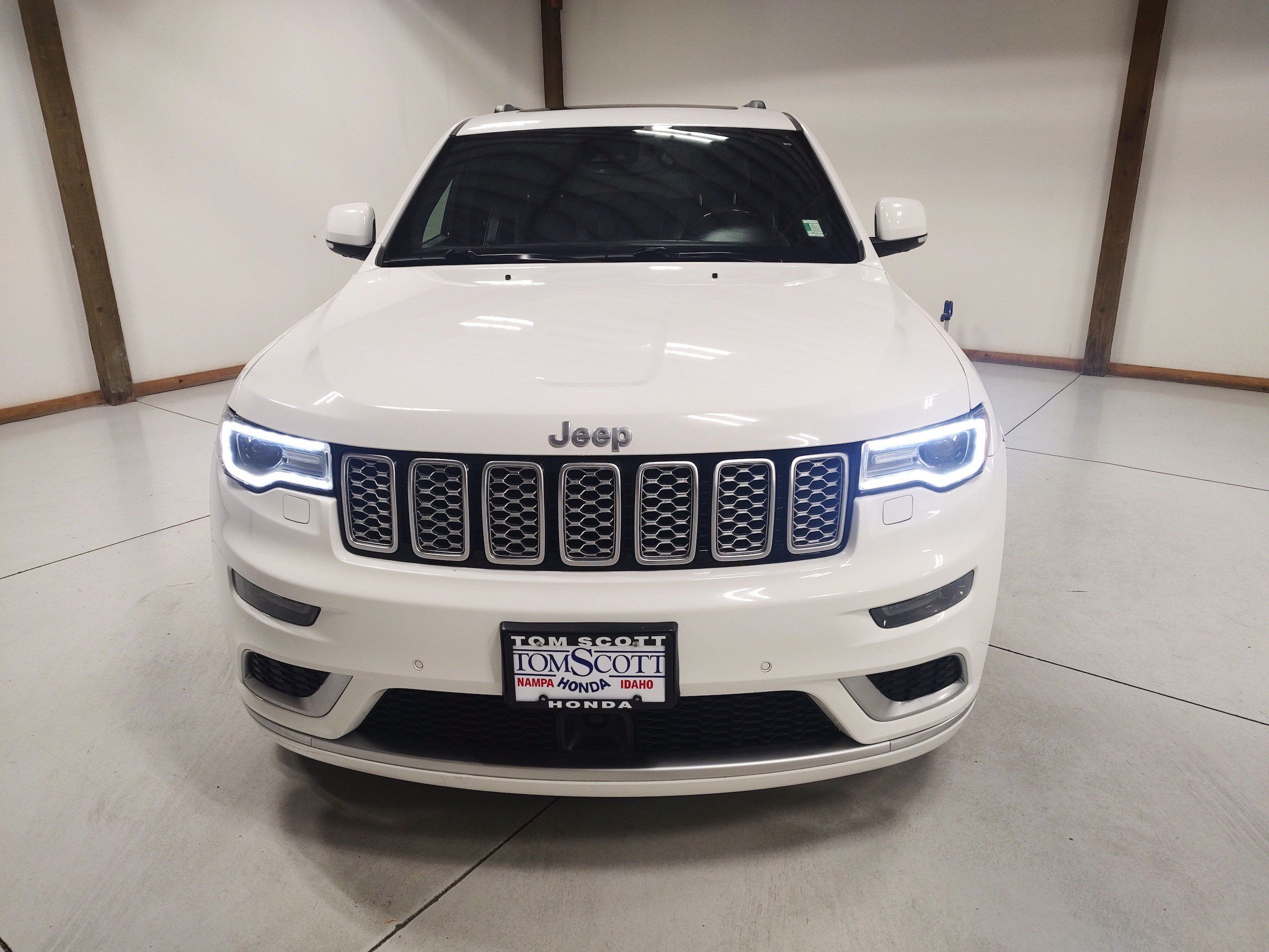 Used 2020 Jeep Grand Cherokee Summit AWD/4WD image 3