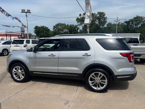 Used 2018 Ford Explorer Limited w/ Equipment Group 301A AWD/4WD image 8