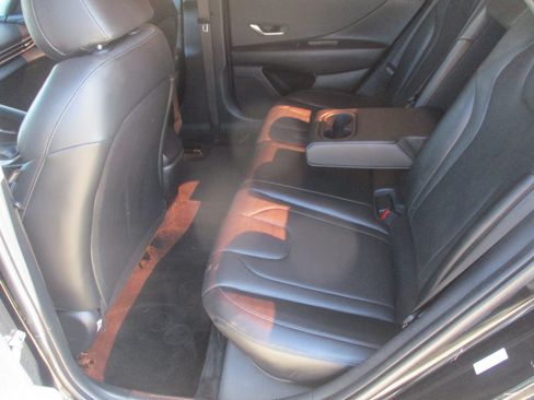 Used 2022 Hyundai Elantra Limited w/ Preferred Accessory Package FWD image 5