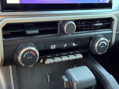 Used 2025 Toyota Tacoma TRD Off-Road image 29