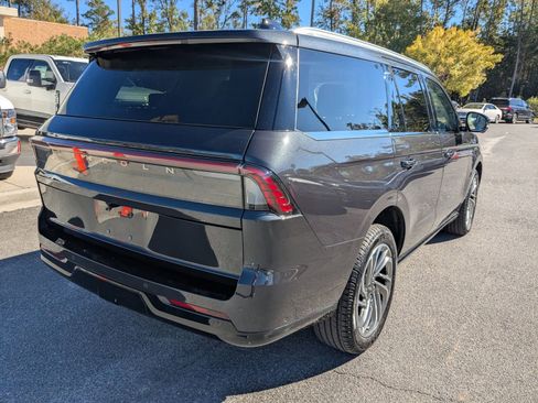 Certified 2025 Lincoln Navigator Reserve image 5
