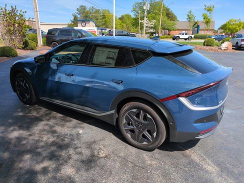 New 2025 Kia EV6 Light w/ Light LR Technology Package RWD image 5