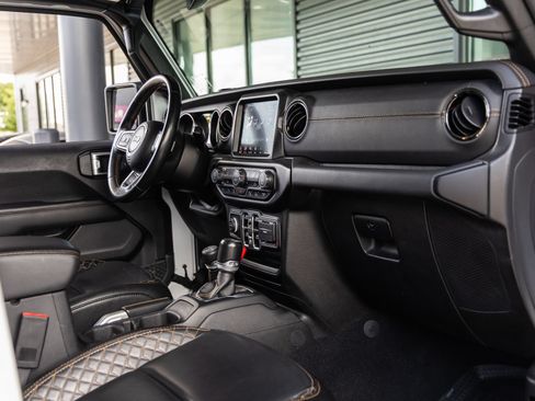 Used 2022 Jeep Wrangler Unlimited Sahara AWD/4WD image 41