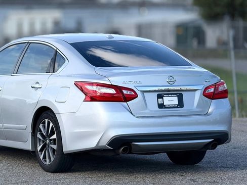 Used 2016 Nissan Altima 2.5 SL w/ 2.5 Technology w/LED Package image 16