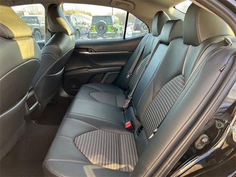 Used 2023 Toyota Camry SE image 4