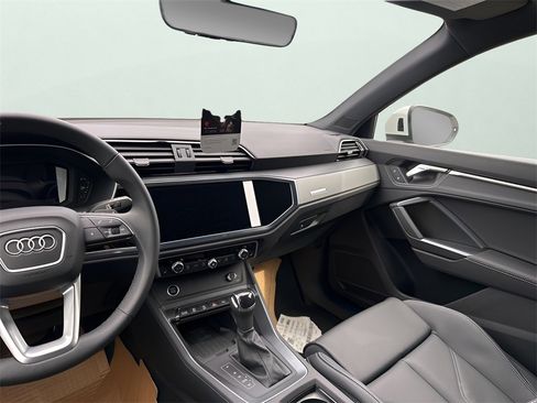 New 2025 Audi Q3 2.0T Premium image 28