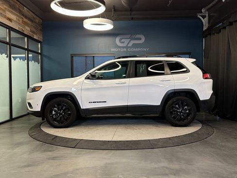 Used 2023 Jeep Cherokee Altitude Lux image 6