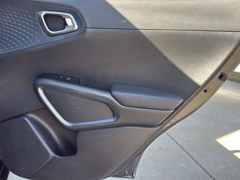 Used 2023 Kia Soul EX image 39