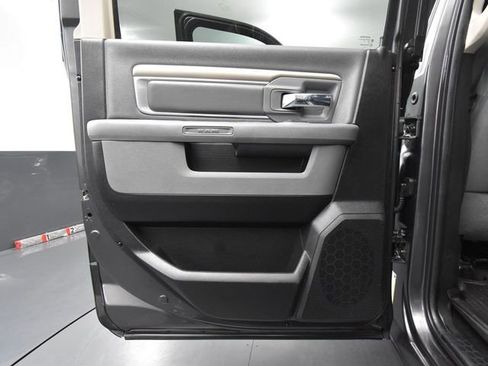 Used 2017 RAM 1500 Classic SLT image 28