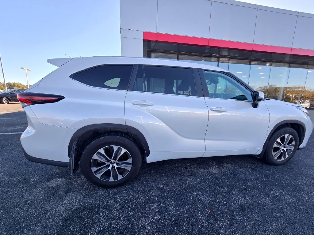 Certified 2025 Toyota Highlander XLE AWD/4WD image 8