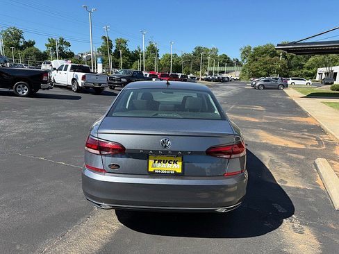 Used 2021 Volkswagen Passat 2.0T S FWD image 4