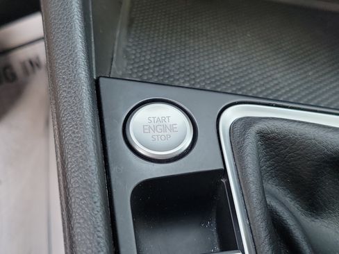 Used 2024 Volkswagen Jetta SE FWD image 17