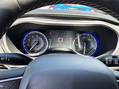 Used 2025 Chrysler Pacifica Select FWD image 17