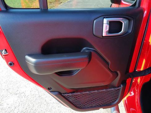 Used 2023 Jeep Gladiator Sport image 12