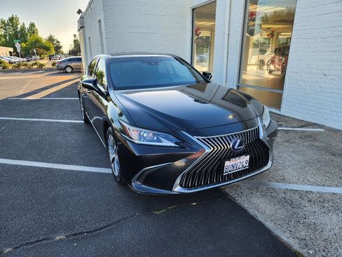 Used 2021 Lexus ES 300h w/ Accessory Package 2 FWD image 8