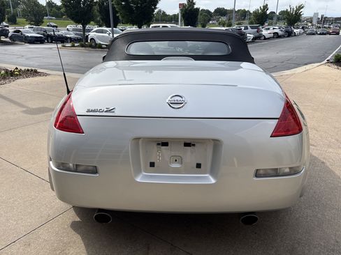 Used 2008 Nissan 350Z Touring RWD image 9