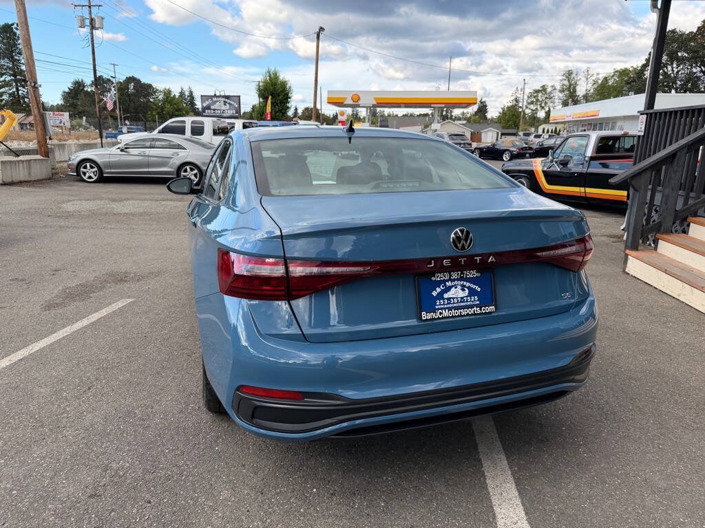 Used 2025 Volkswagen Jetta SE FWD image 9