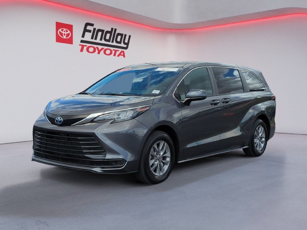 Certified 2025 Toyota Sienna LE AWD/4WD image 1