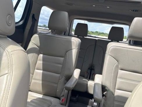 Used 2018 GMC Acadia Denali w/ Technology Package FWD image 7