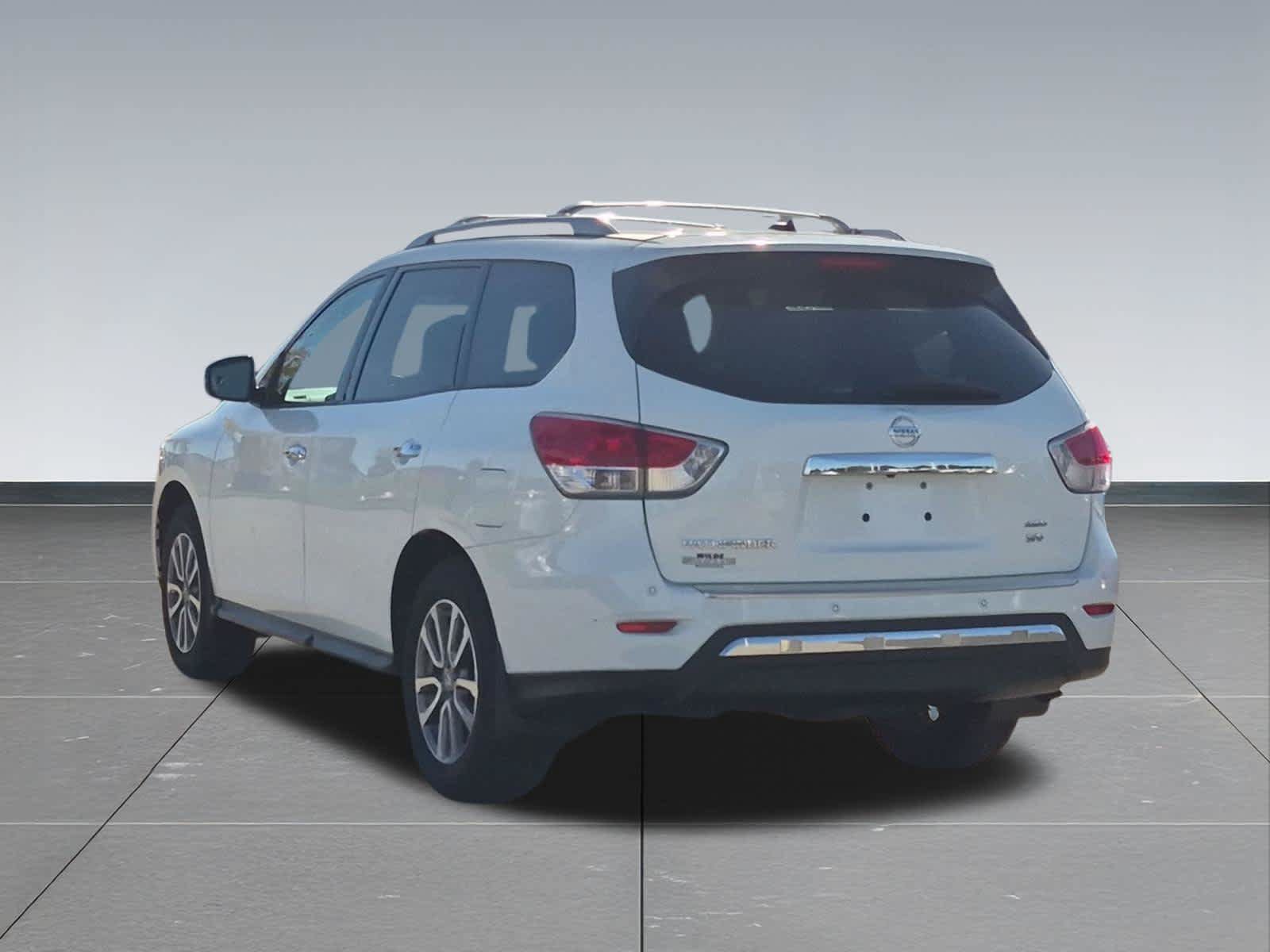 Used 2016 Nissan Pathfinder SV AWD/4WD image 3