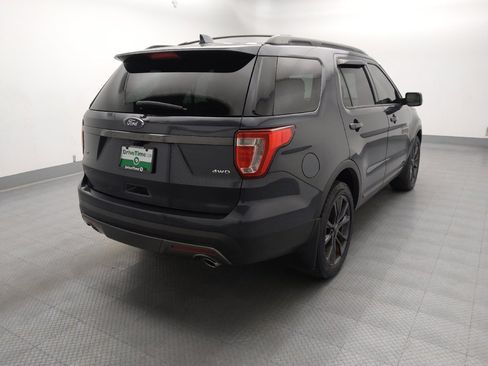 Used 2017 Ford Explorer XLT w/ Equipment Group 202A AWD/4WD image 7