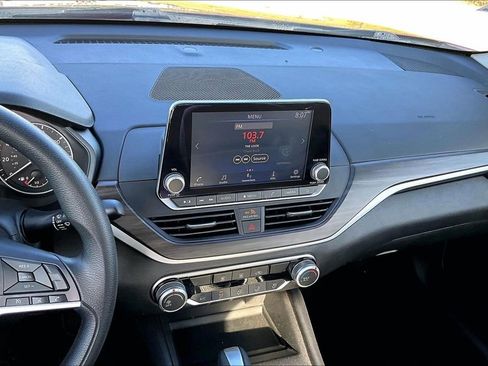 Used 2025 Nissan Altima 2.5 SV FWD image 6