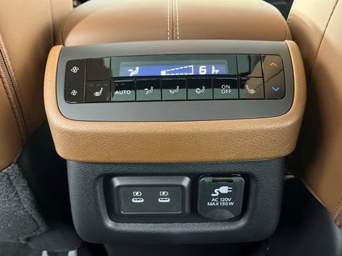 New 2026 Nissan Pathfinder Platinum FWD image 44