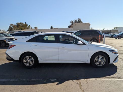 New 2026 Hyundai Elantra SE image 5