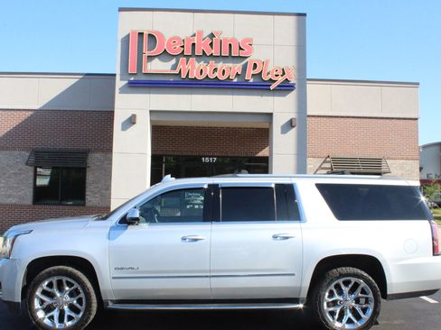 Used 2017 GMC Yukon XL Denali w/ Open Road Package AWD/4WD image 9