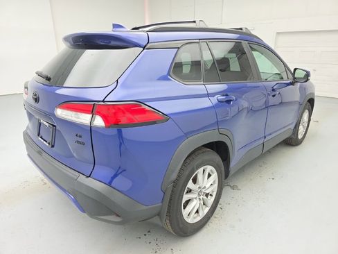 Used 2022 Toyota Corolla Cross LE w/ Moonroof Package image 11