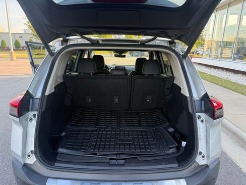 Used 2023 Nissan Rogue SV w/ SV Premium B Package FWD image 13