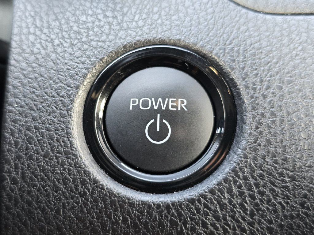 Used 2025 Toyota Camry SE FWD image 31