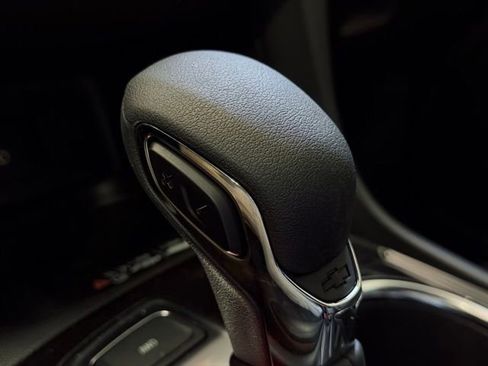 Used 2024 Chevrolet Equinox Premier AWD/4WD image 36
